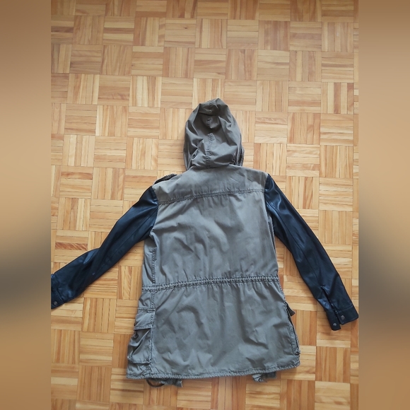 Vintage Aritzia/Talula Cargo Jacket - Picture 5 of 8